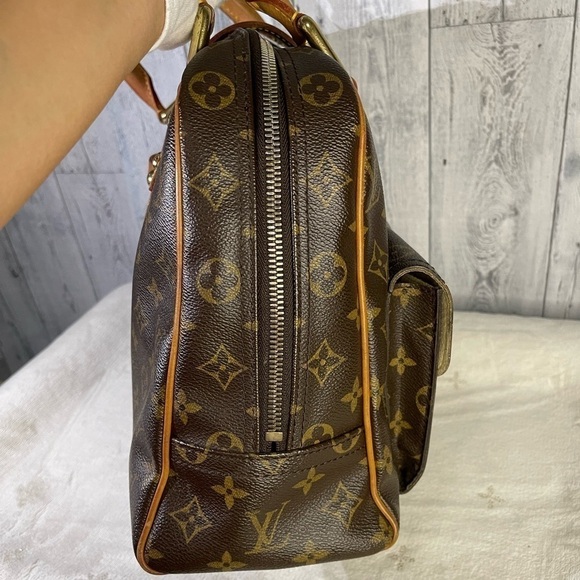 โSOLDโ LOUIS VUITTON manhattan in monogram - Picture 6 of 17